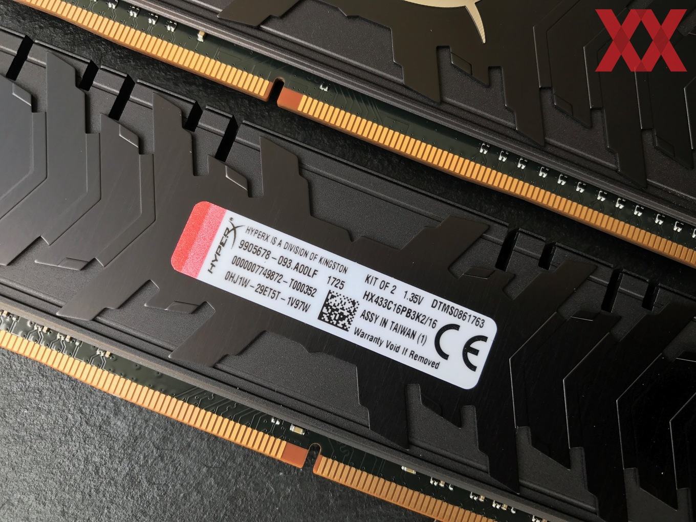 Hyperx predator ddr4. Khx3333c16d4/8gx. Планки памяти ddr3 8 ГБ предатор. Бронзовая планка 16gb ddr4. Латунная планка 16gb ddr4.