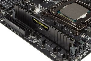 Corsair Vengeance LPX DDR4-4866