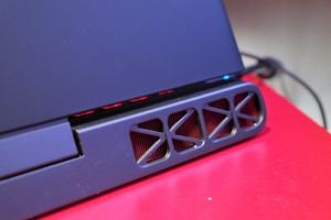 Gelühlt wird das Dell Inspiron Gaming 15 durch zwei Lüfter