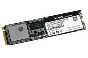 Die ADATA SX8000 SSD im M.2-Format mit NVMe.