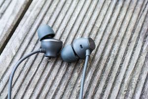 Das zum HTC U11 gehörende Headset bietet nicht nur überdurchschnittlichen guten Klang, sondern auch Active Noise Cancelling