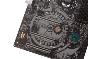 Die Erweiterungssteckplätze beim ASRock Z370 Taichi.