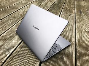 Dank Core i5-7200U, 8 GB RAM und 256 GB fassender SSD ist das Huawei MateBook X gut für den Office-Einsatz gerüstet