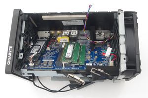 Gigabyte Brix GB-GNI7HG4-950