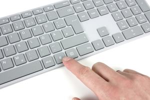 Microsoft Modern Keyboard mit Fingerabdruck-ID