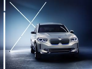 BMW Concept iX3 (Bild: BMW)