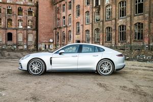 Der Porsche Panamera 4S Diesel ist fast 5,05 m lang und 1,94 m breit