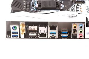 Das I/O-Panel beim ASRock Z270 Taichi.