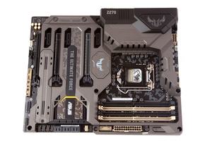 Das ASUS TUF Z270 Mark 1 wird mit dem Thermal Armor...