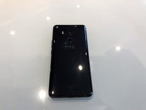 HTC U11+