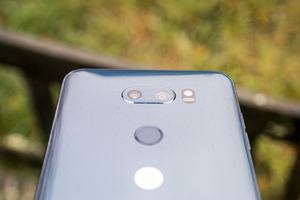 LG V30