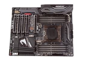 Das Gigabyte X299 AORUS Gaming 7 nochmal in der Übersicht.