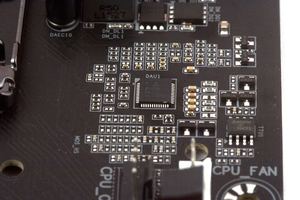 Ein PWM-Controller von Intersil managt die Spulen.