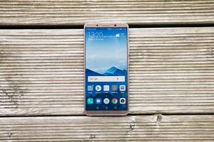 Das Huawei Mate 10 Pro verdient sich gute Noten für Kamera, Verarbeitung, Telefonie und Leistung