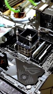 Intel Xeon W-3175X Overclocking (Quelle: TomsHardware)