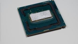 der8auer köpft einen Intel Core i9-9900K