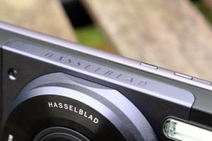 Der Name verspricht mehr, als die Hasselblad True Zoom bietet