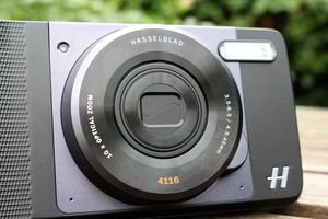 Die technischen Highlights: 12 Megapixel, 10facher optischer Zoom, Blende f3.5 bis f6.5