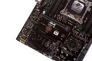 Die Erweiterungssteckplätze beim ASUS X99-E.