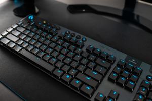 Logitech G915 LIGHTSPEED und G815 LIGHTSYNC RGB