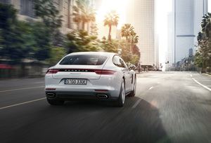 Porsche Panamera 4 E-Hybrid