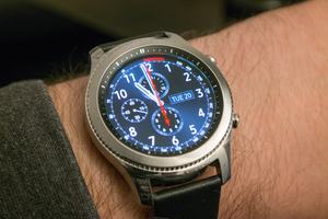 Auch Samsungs Gear S3 soll von den Sicherheitslücken betroffen sein - ebenso wie Smart-TVs und Smartphones auf Tizen-Basis