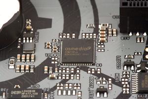 Die PCIe-2.0-Lanes wurden mit dem ASM1184e-Switch erweitert.