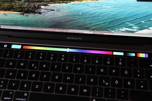 Apple MacBook Pro mit Touch Bar