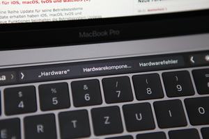 Apple MacBook Pro mit Touch Bar