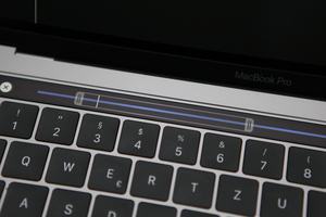 Apple MacBook Pro mit Touch Bar