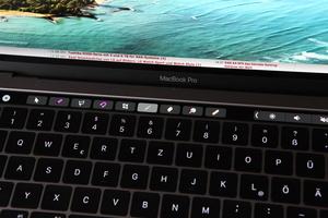 Apple MacBook Pro mit Touch Bar