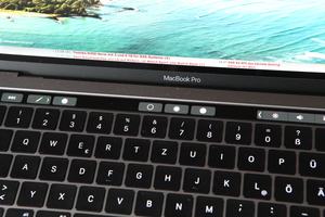 Apple MacBook Pro mit Touch Bar