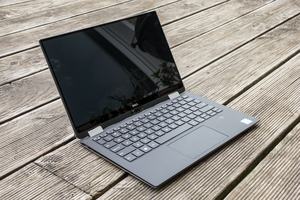 Auf den ersten Blick weicht das Dell XPS 13 2-in-1 kaum vom klassischen XPS 13 ab