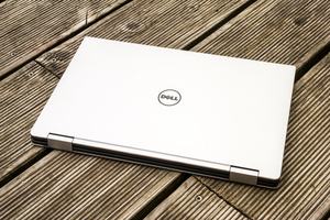 Das XPS 13 2-in-1 ist fast auf den Millimeter so groß wie das XPS 13, die wichtigste Änderung betrifft die Scharniere