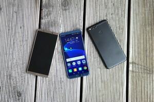 Die Technik des Mate 10 Pro (links) trifft auf das Äußere des Honor 7X (rechts) - fertig ist das Honor View 10