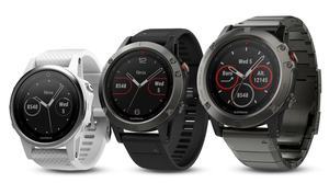 Die Garmin Fenix 5 kommt in drei Größen.