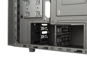 Cooler Master MasterBox E300L und MasterBox E500L