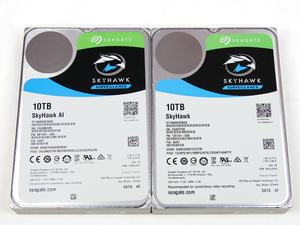 Seagate SkyHawk AI (li) / SkyHawk (re)