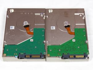 Seagate SkyHawk AI (li) / SkyHawk (re)