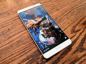 Mit viel Leistung und Dual-Kamera soll es das Huawei Mate 9 an die Spitze schaffen