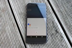 Google Assistent ist fester Bestandteil des Pixel XL und versteht nun auch Deutsch