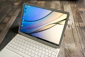 Mit 481 cd/m² ist das Display des Huawei MateBook E überdurchschnittlich hell