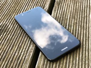 Huawei rückt die Frontkamera des nova 2 in den Mittelpunkt - ein Selfie-Superstar soll das Smartphone sein