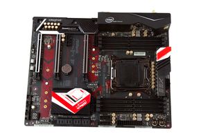 Das ASRock X99 Professional Gaming i7 nochmal in der Übersicht.