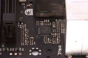 Ein PWM-Controller von Intersil kümmert sich um die CPU-Spulen.