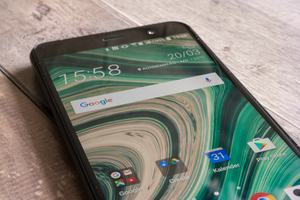 Das HTC U Play bietet Full HD bei 5,2 Zoll, die Helligkeit könnte höher ausfallen