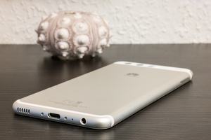 Das Huawei P10 bietet eine fast vollständige Ausstattung, leider aber nur USB 2.0