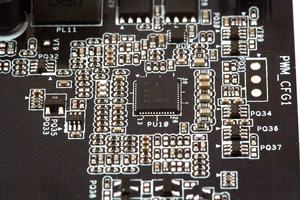 Ein PWM-Controller von Intersil übernimmt die Kontrolle über die Spulen.