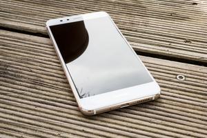 Zumindest die Front des Huawei P10 lite ähnelt der des Namensspenders P10