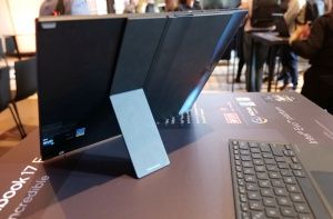 ASUS Zenbook 17 Fold OLED